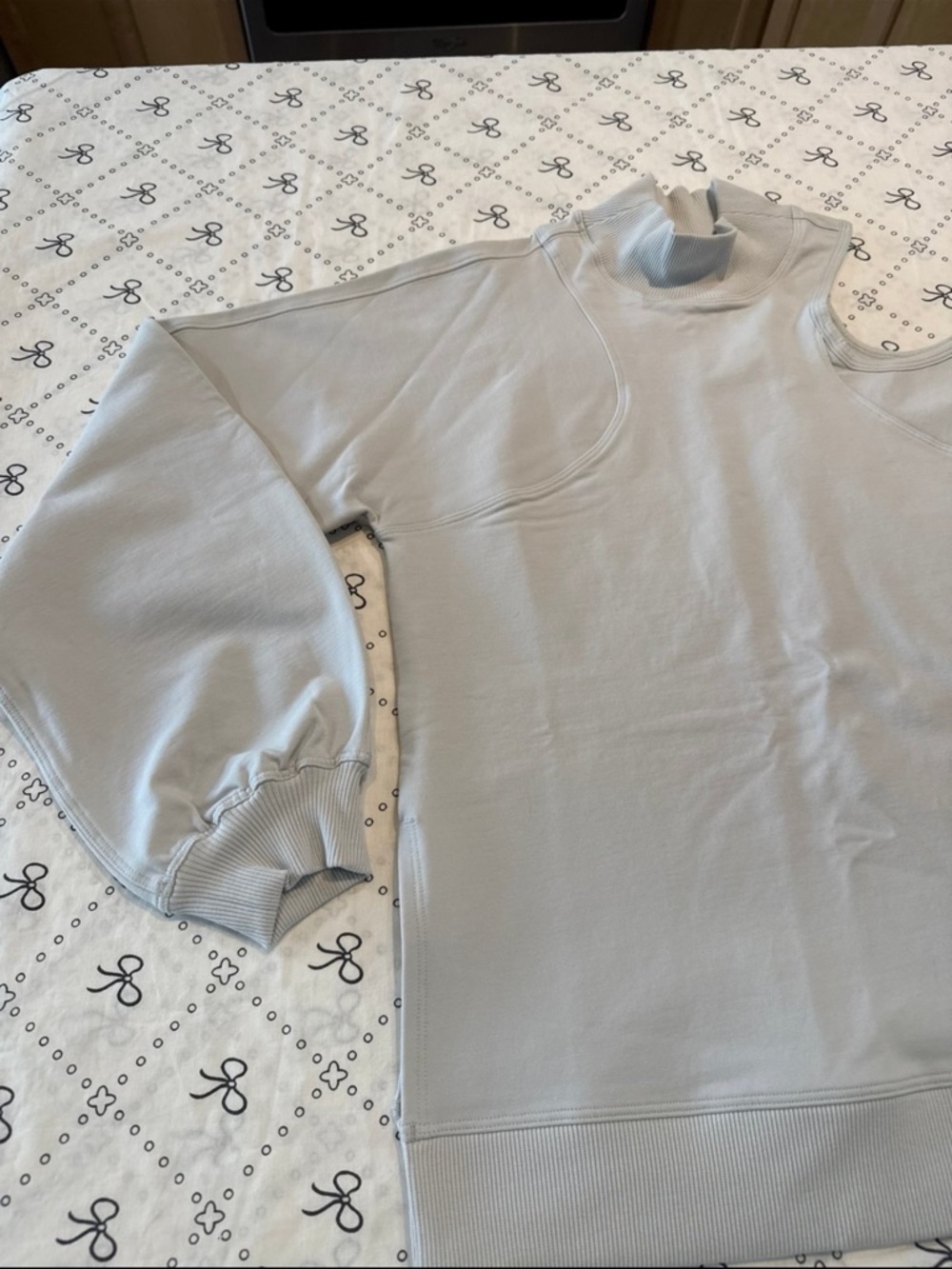 Lululemon NWT grey LA Asymmetrical-Cut-Out Crew size 4 - Picture 6 of 10